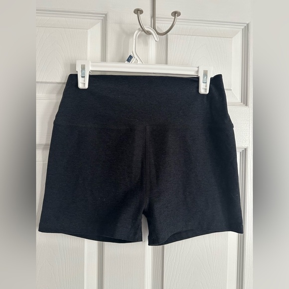 Beyond Yoga shorts - Picture 2 of 3